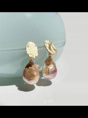 Drop Dangle Earrings Freshwater Cultured Baroque Pearls in White and Pink|18K Go